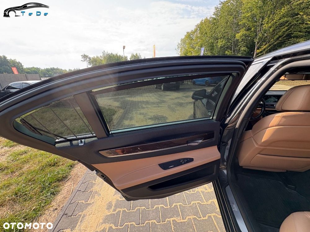 BMW Seria 7 750i L xDrive - 29