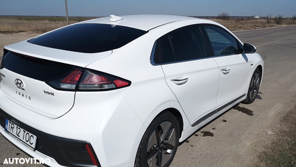 Hyundai IONIQ - 10