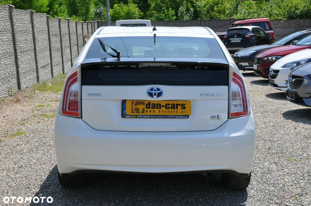 Toyota Prius (Hybrid) Executive - 4