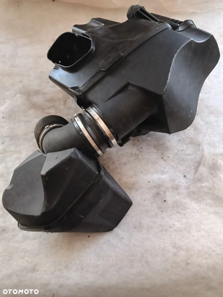 OBUDOWA FILTRA POWIETRZA  REZONATOR BMW G60 G61 G68 BENZYNA 5A1BC40 - 1