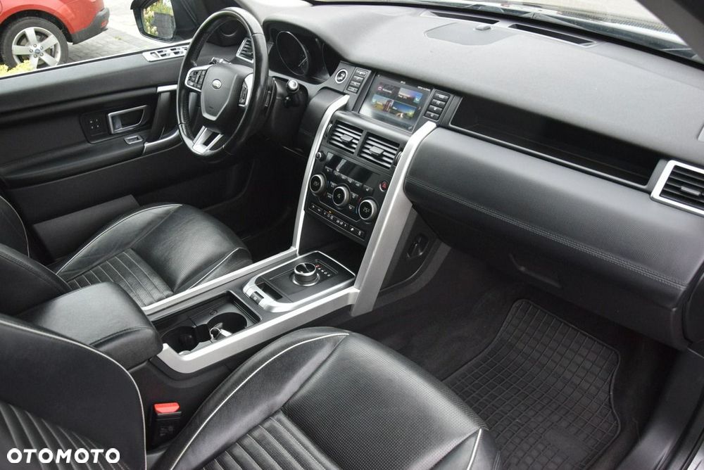 Land Rover Discovery Sport D150 R-Dynamic - 35