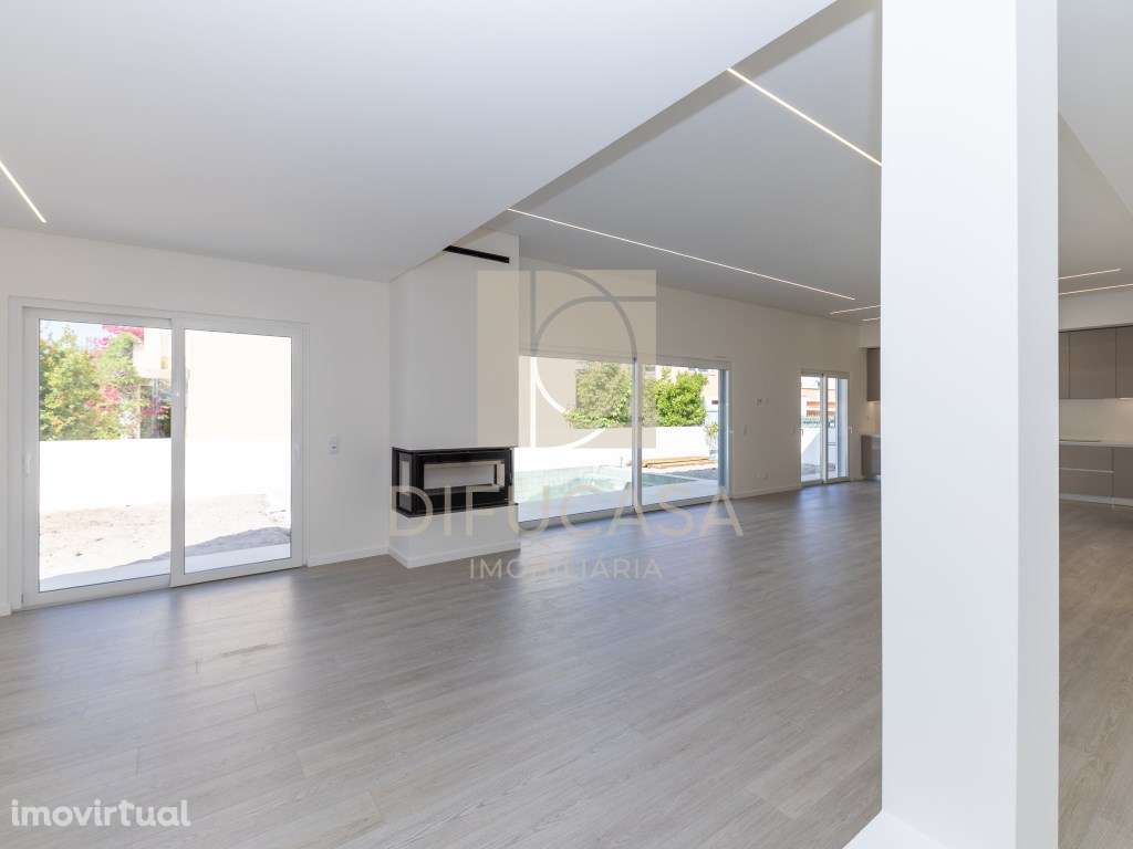 Moradia T4 localizada em Aldeia de Irmãos (Azeitão) - Grande imagem: 4/27