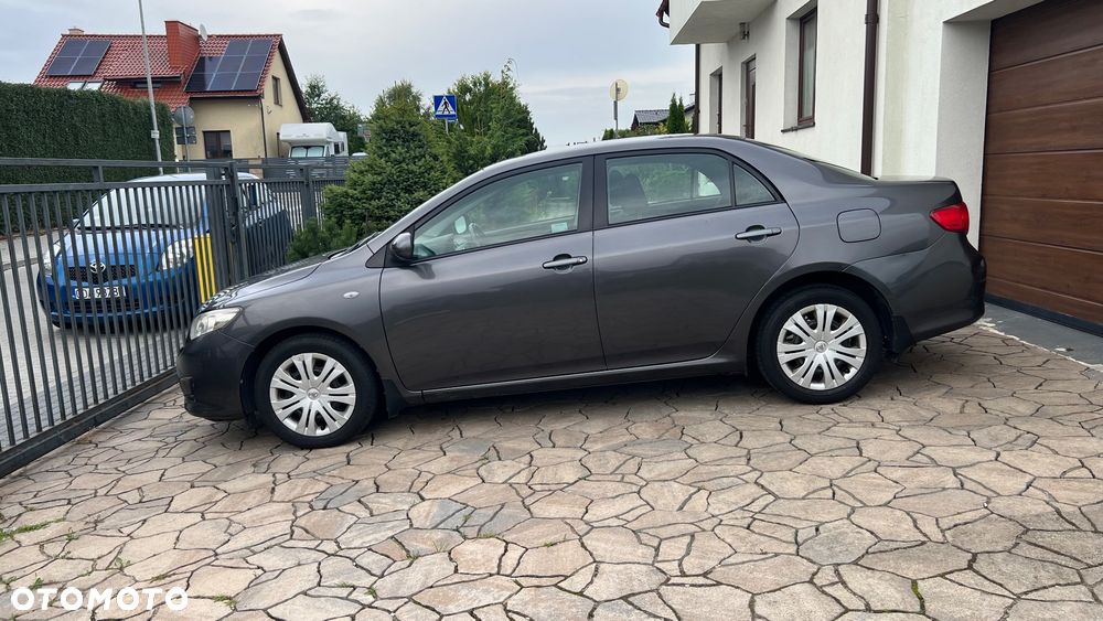 Toyota Corolla - 1
