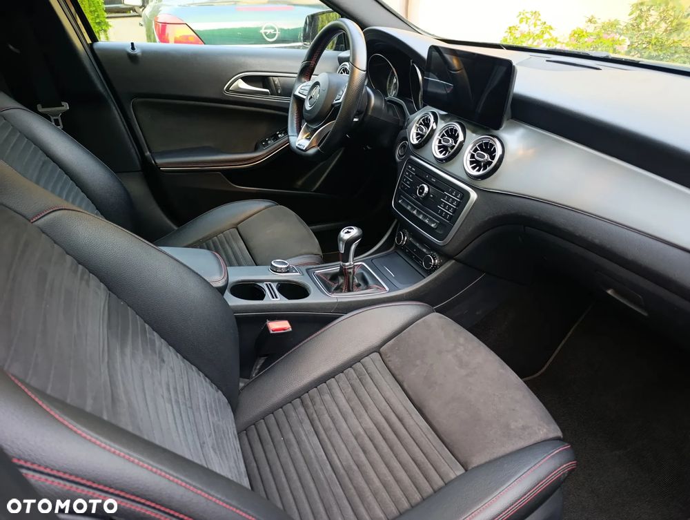Mercedes-Benz GLA 250 AMG Line - 37
