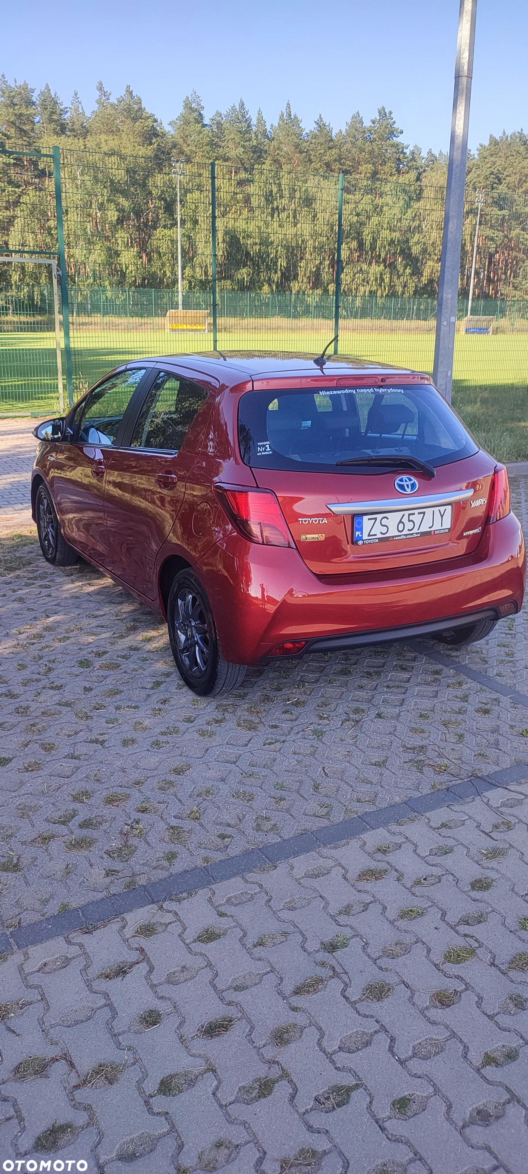Toyota Yaris Hybrid 100 Premium - 4