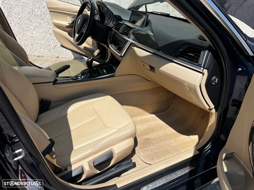 BMW 320 d Line Luxury - 30