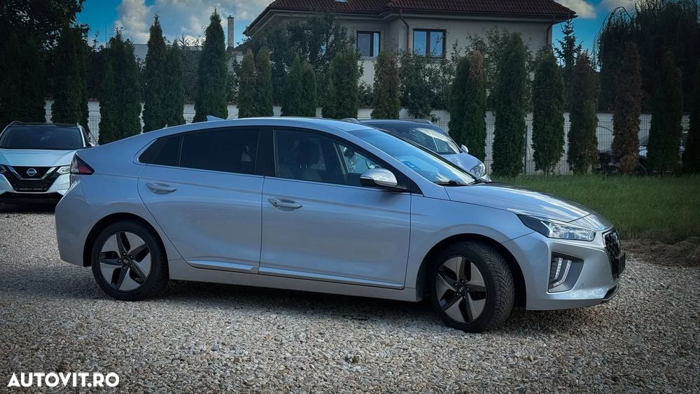 Hyundai IONIQ 1.6 GDI Premium - 3