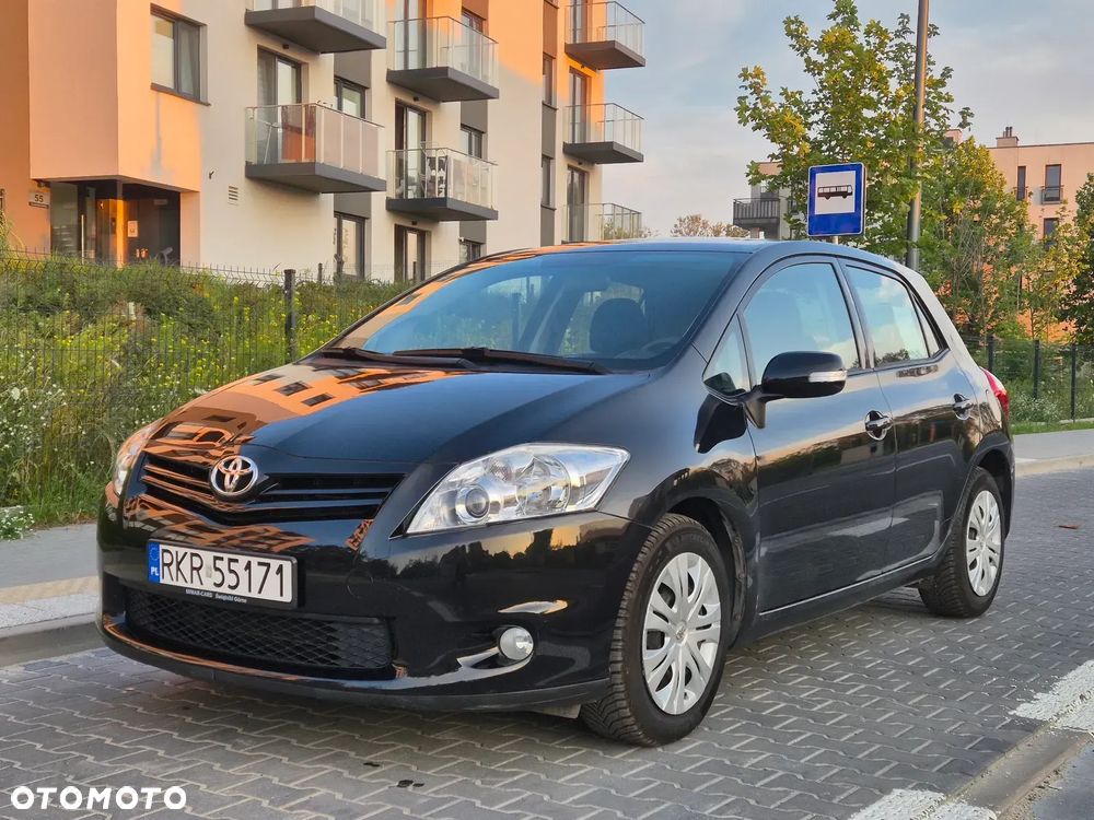 Toyota Auris 1.33 VVT-i Terra - 1
