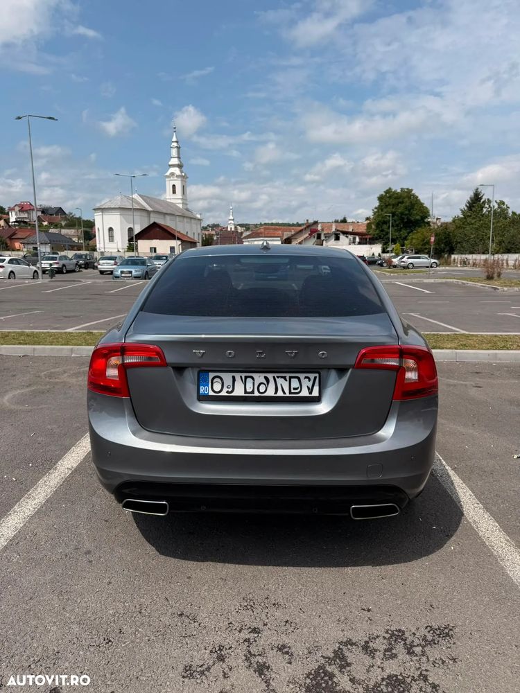 Volvo S60 D2 Momentum - 2