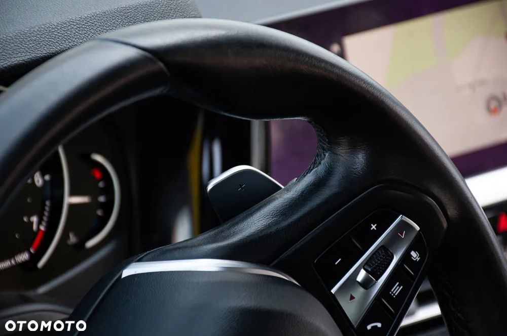 BMW Seria 3 330i Sport Line sport - 33