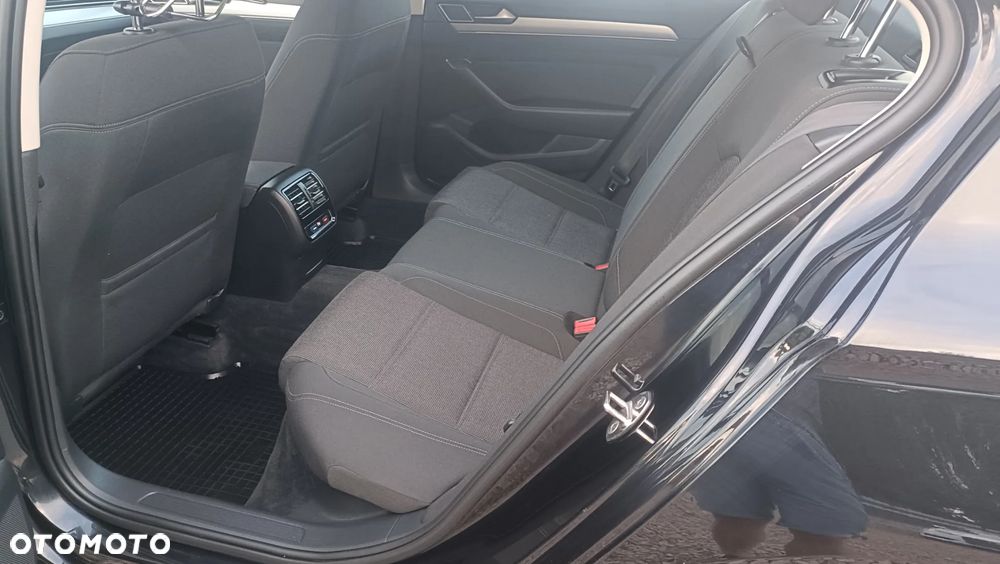 Volkswagen Passat - 9
