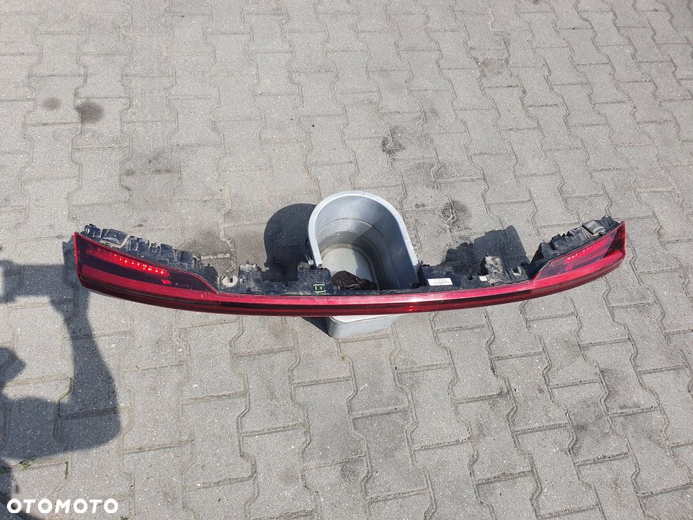 AUDI E-TRON LAMPA TYŁ LED 4KE945095B - 2