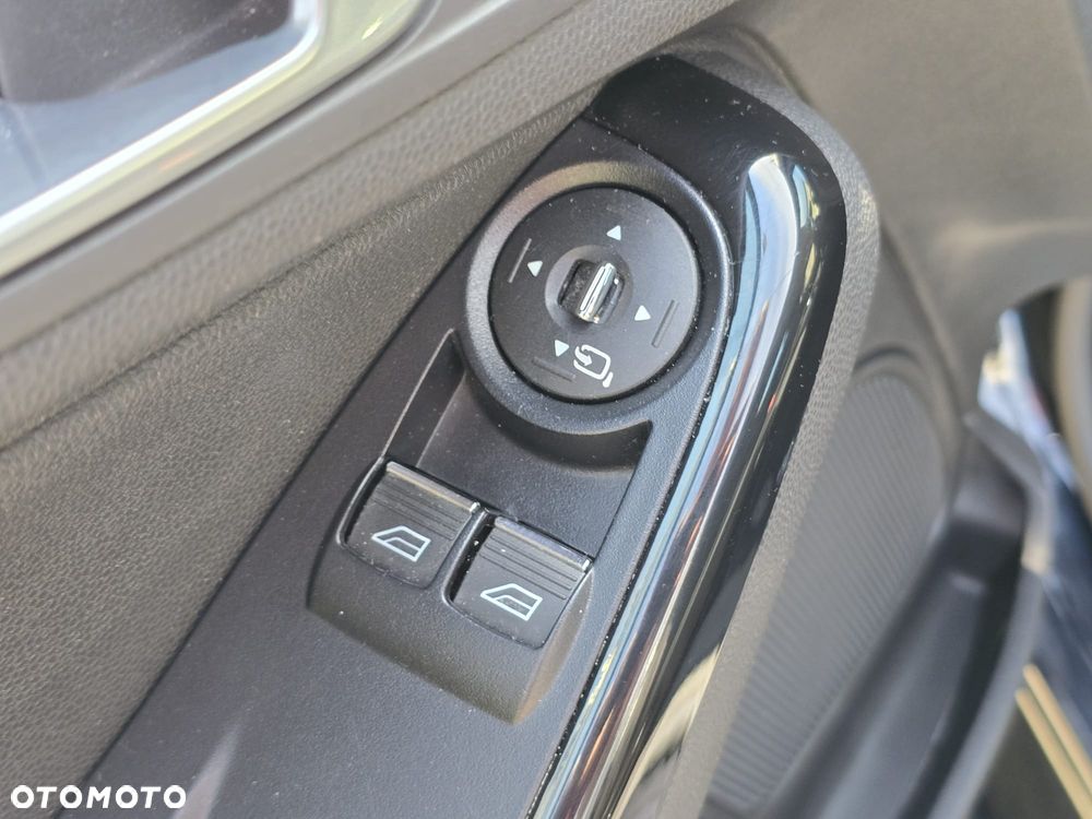 Ford Fiesta 1.0 EcoBoost Titanium X - 28