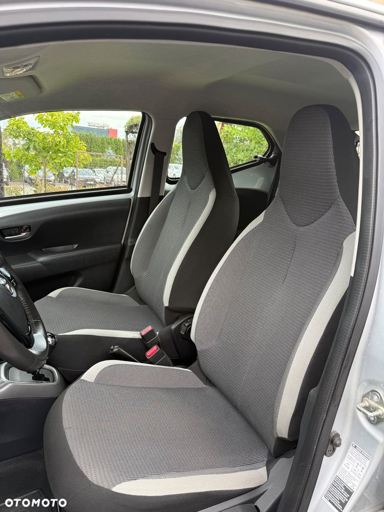 Toyota Aygo x.shift x-play connect - 7