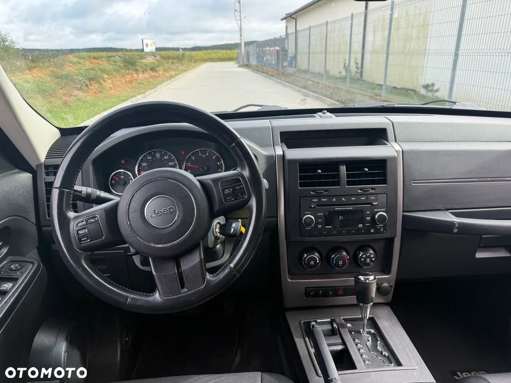 Jeep Liberty 3.7 4x4 - 12
