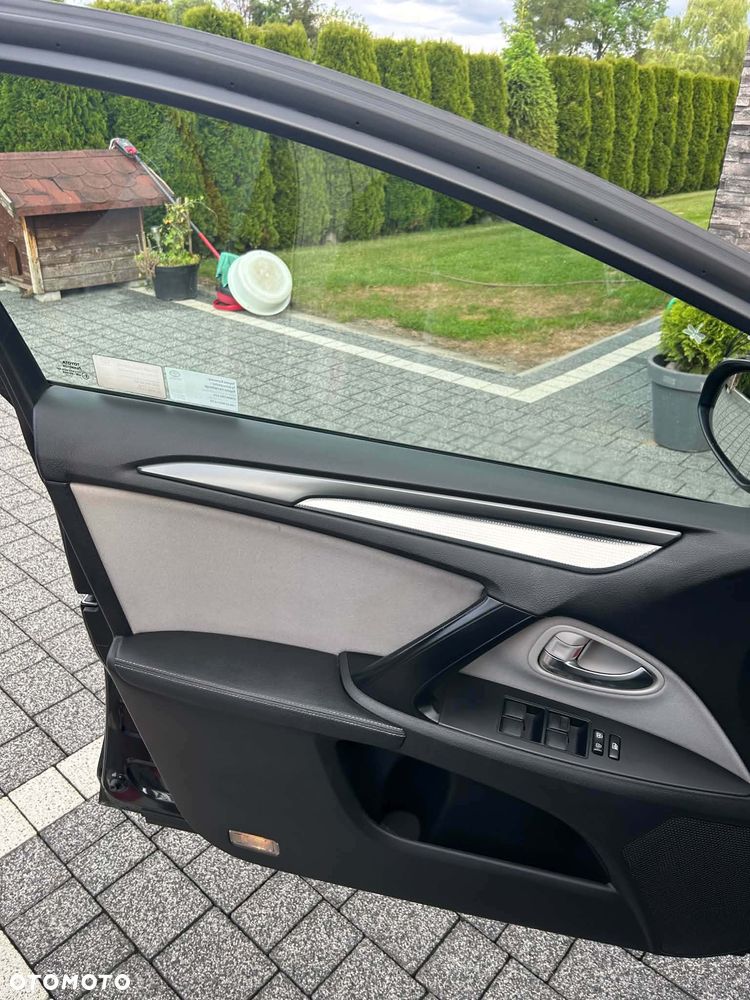 Toyota Avensis 2.0 Premium MS - 20