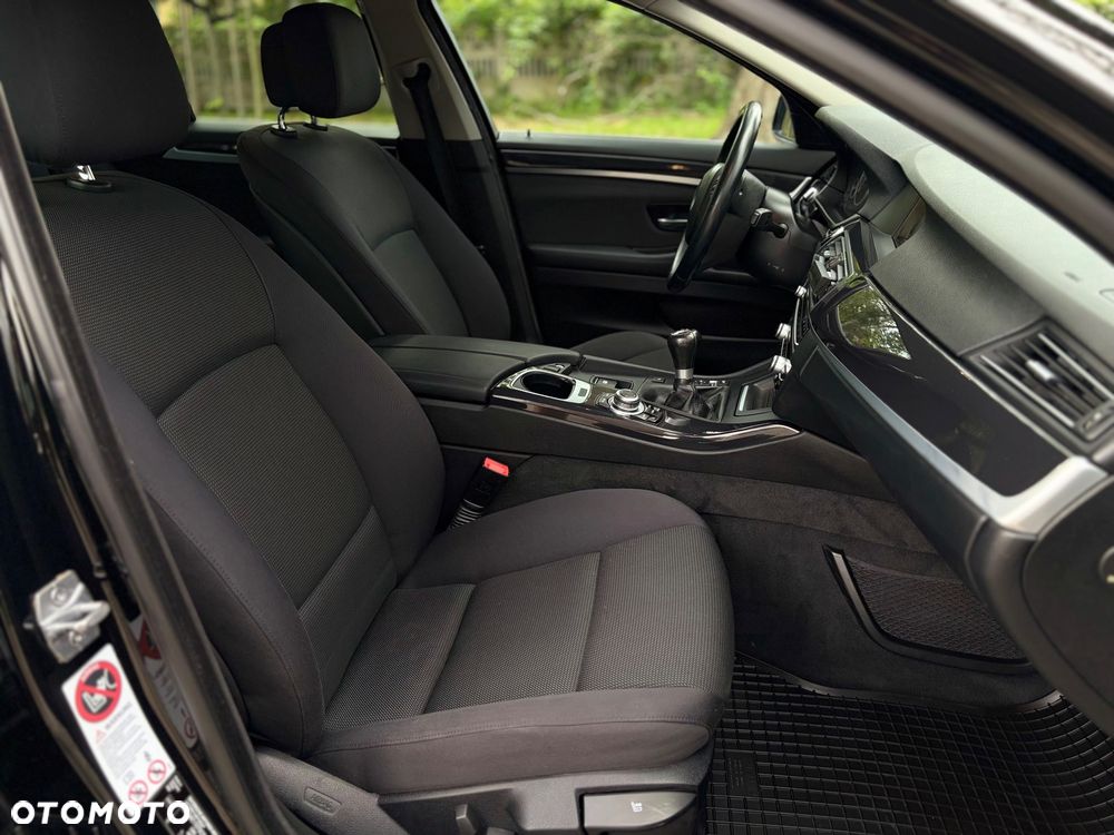 BMW Seria 5 520d - 24