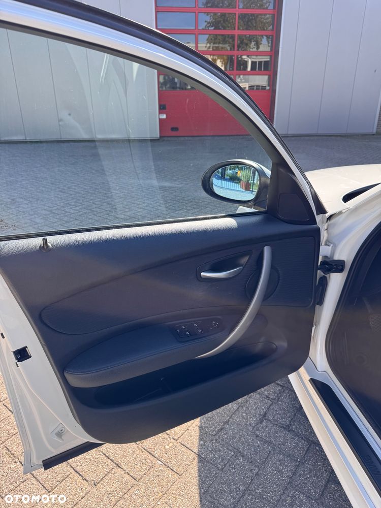 BMW Seria 1 116i - 11