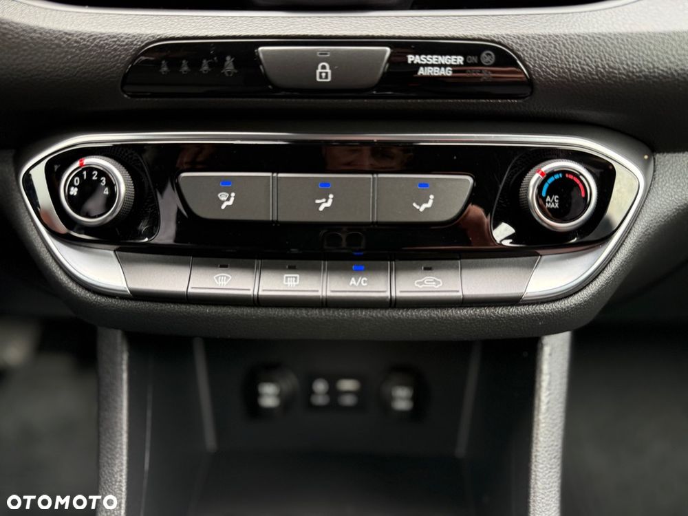 Hyundai i30 i30cw 1.4 Edition 20 - 24