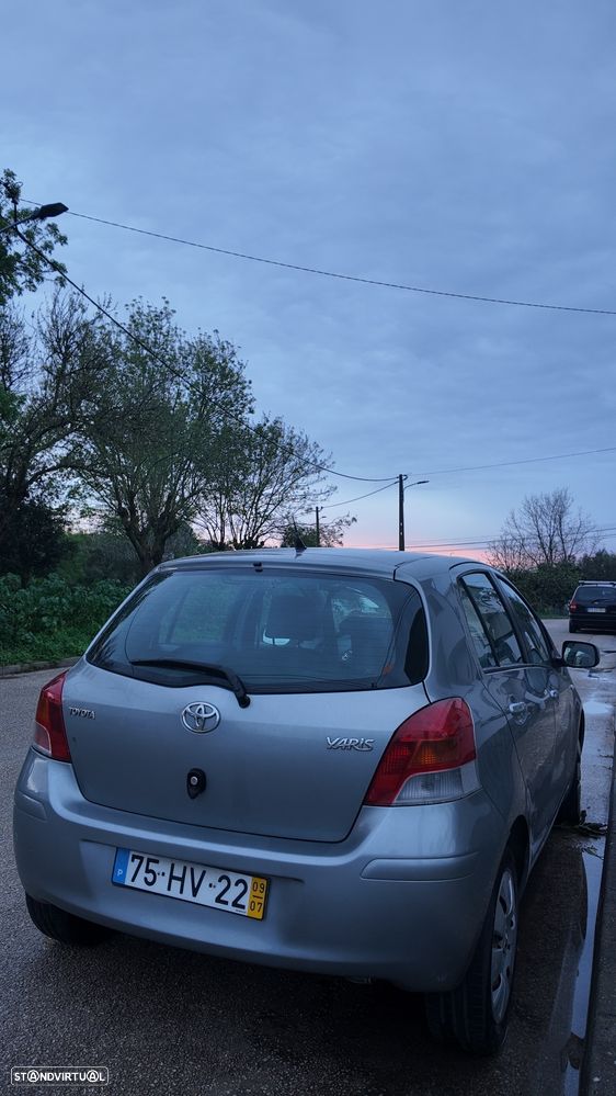 Toyota Yaris 1.0 VVT-i AC Manual - 8