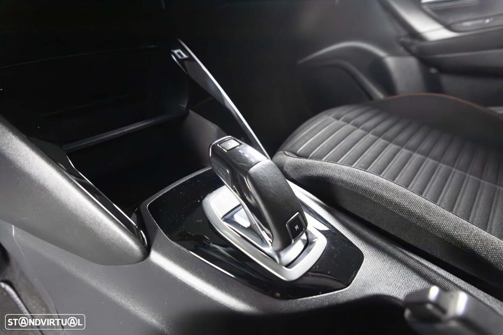 Peugeot 2008 1.5 BlueHDi Allure Pack EAT8 - 24