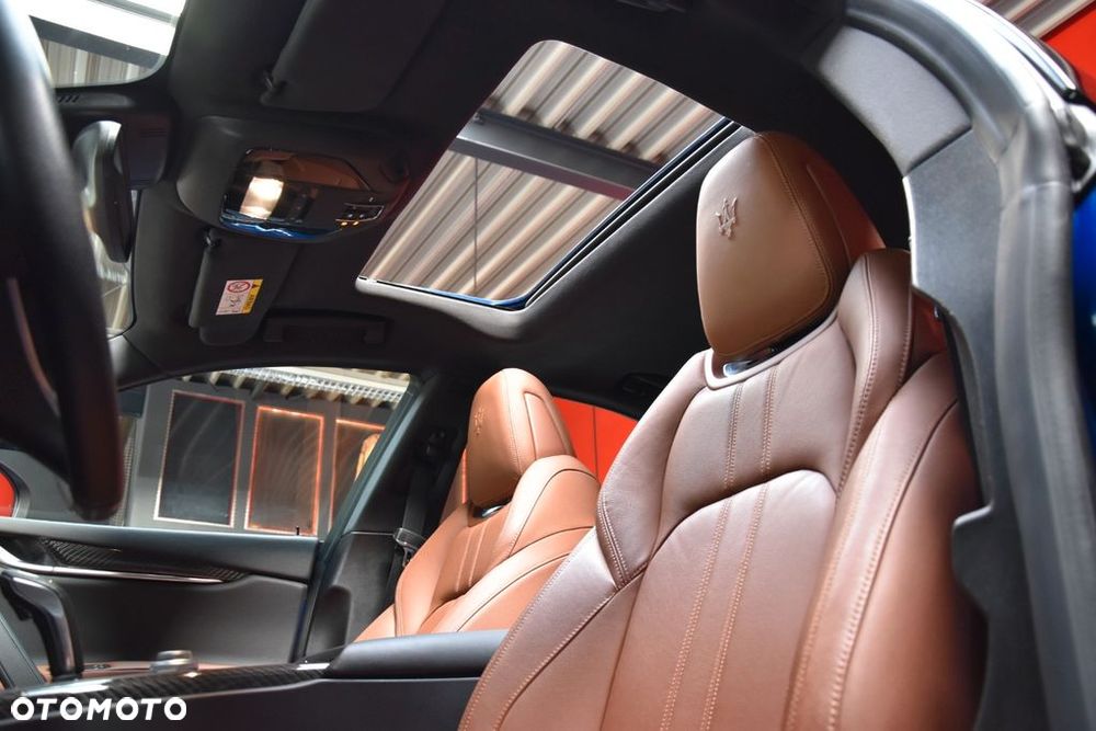 Maserati Ghibli MHEV GT - 10