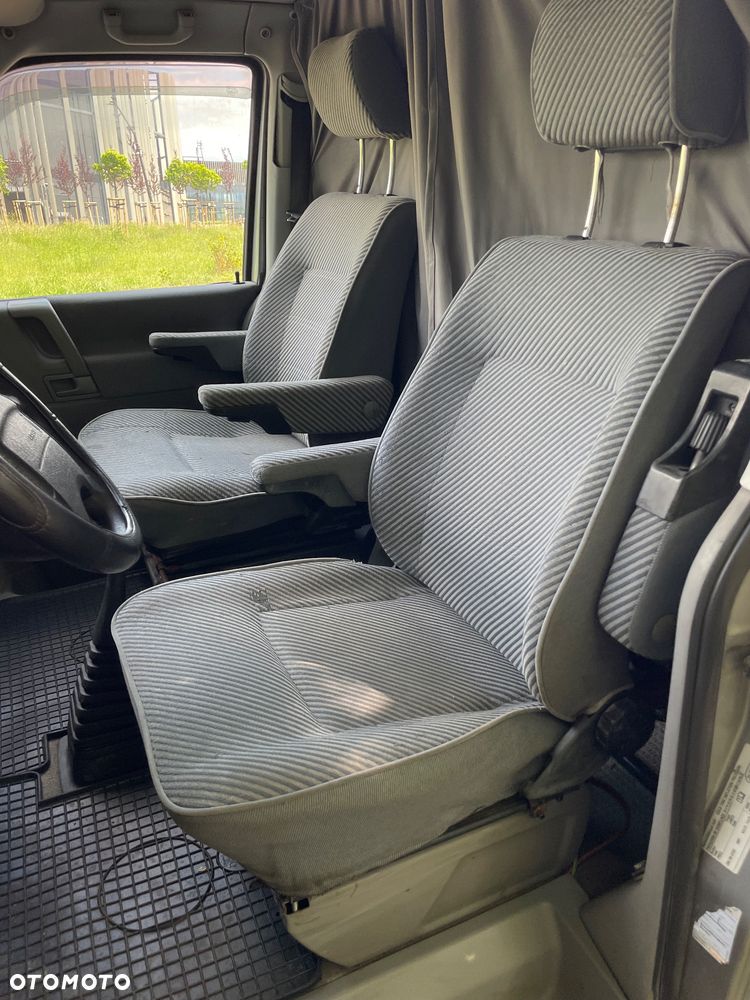 Volkswagen Multivan - 32