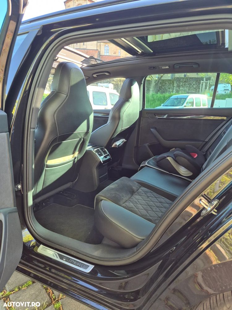 Skoda Superb 2.0 TDI DSG Sportline - 13