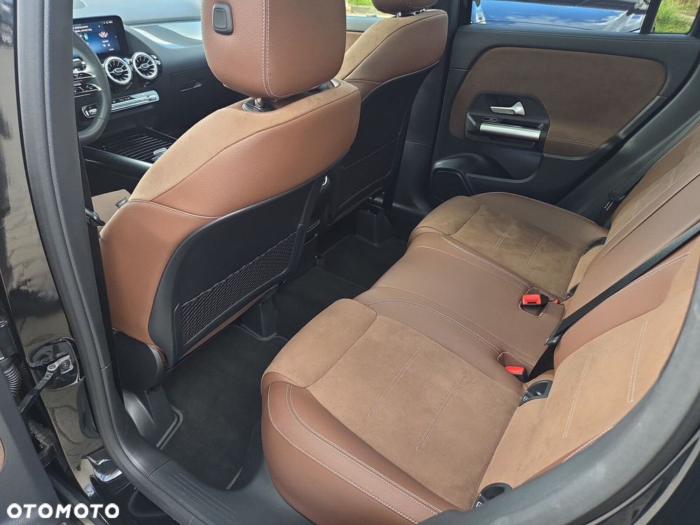 Mercedes-Benz GLA 200 AMG Line - 21