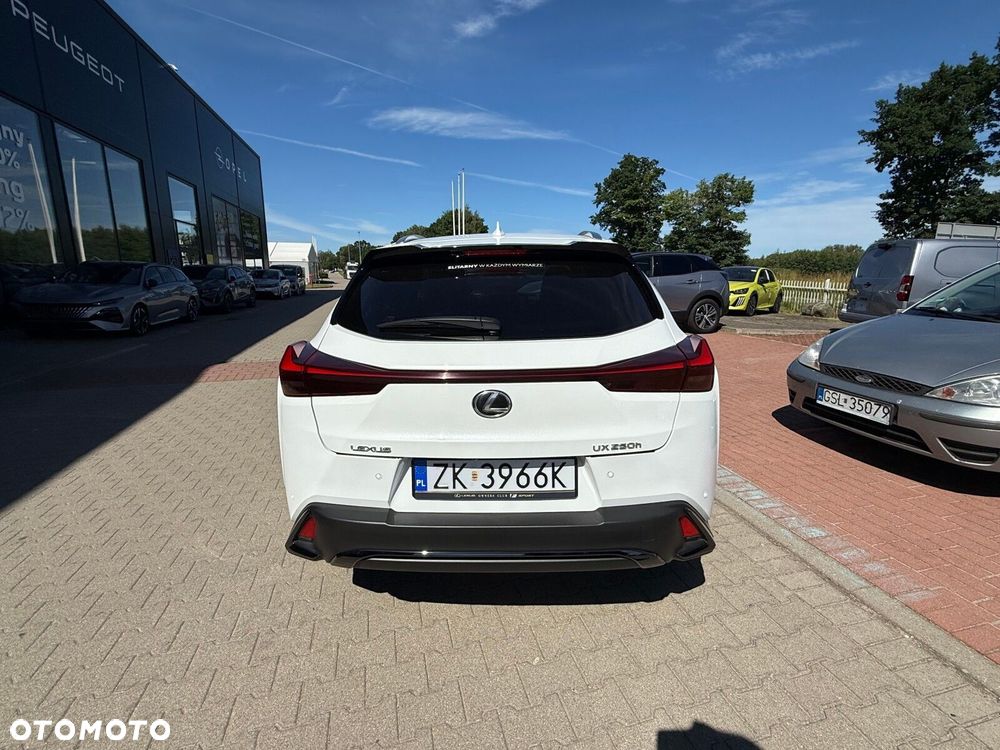 Lexus UX - 5