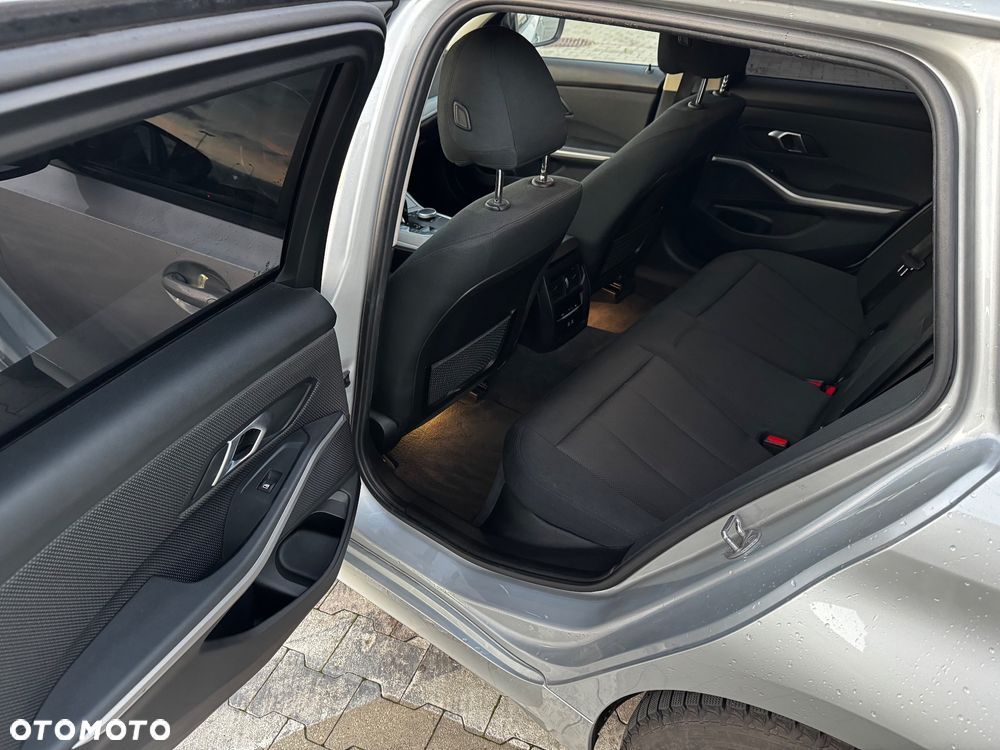 BMW Seria 3 318d Advantage - 13