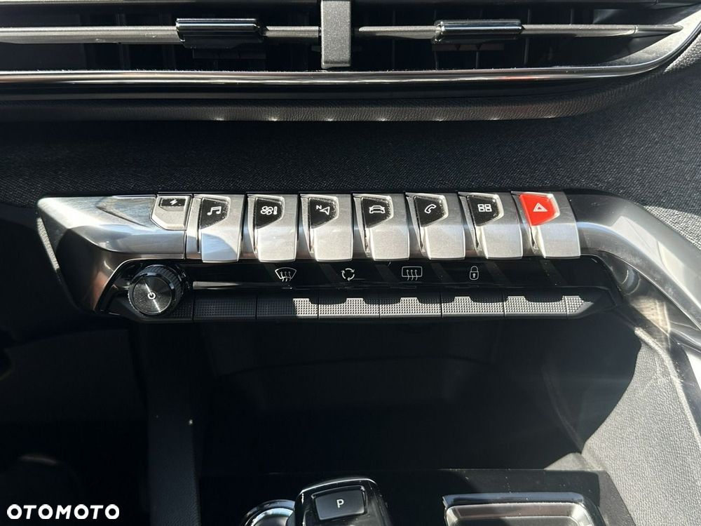 Peugeot 3008 225 e-EAT8 Allure Pack - 29