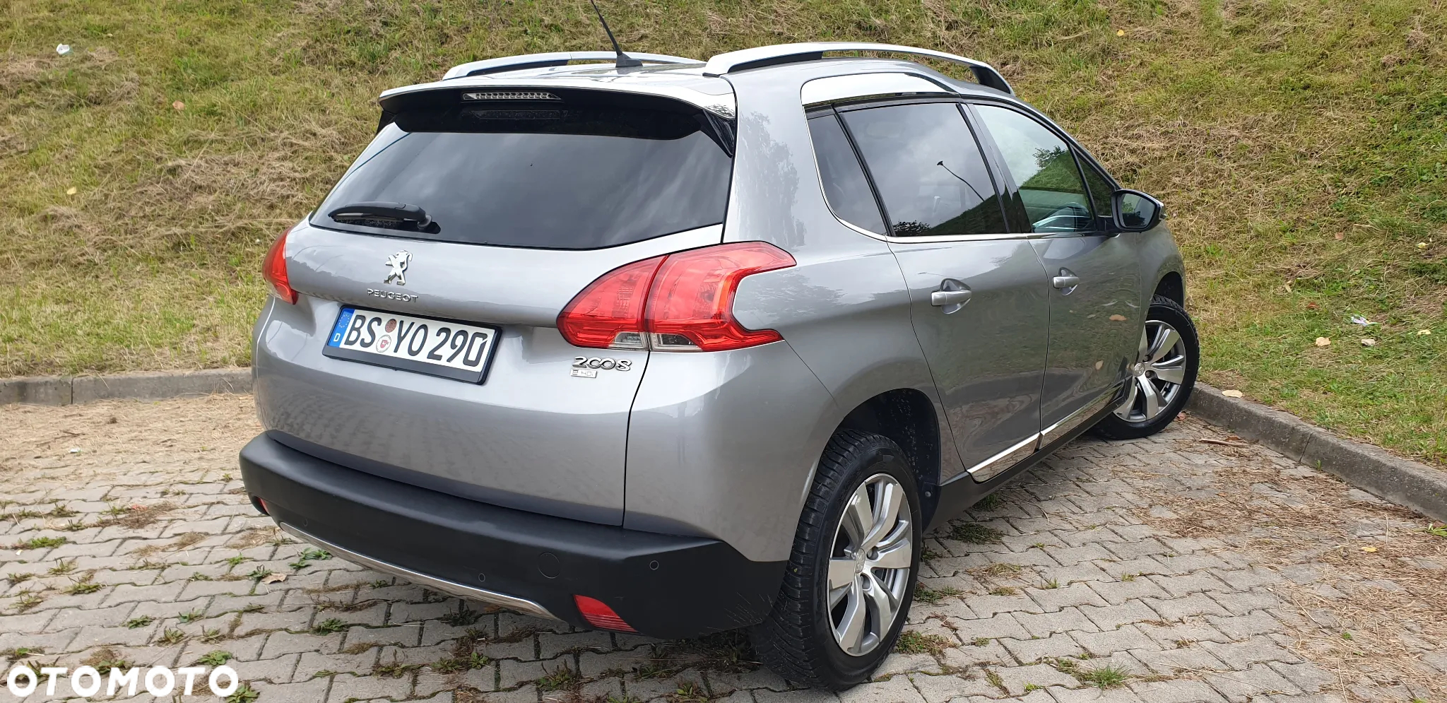 Peugeot 2008 1.6 e-HDi Allure S&S - 18