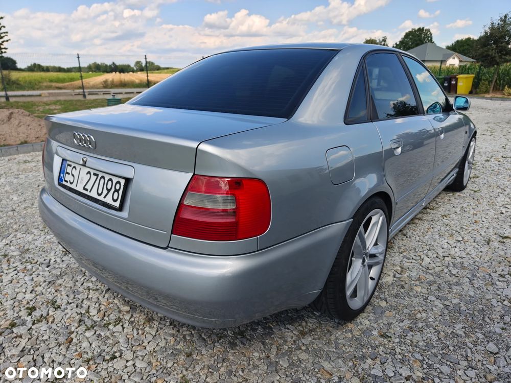 Audi A4 Limousine - 4