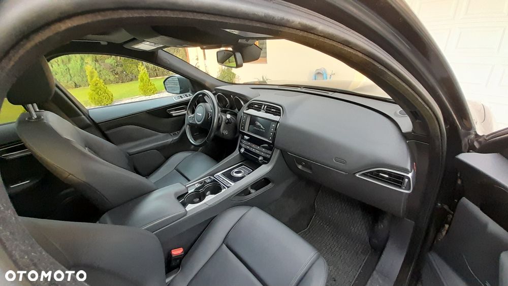 Jaguar F-Pace 35t AWD Prestige - 7