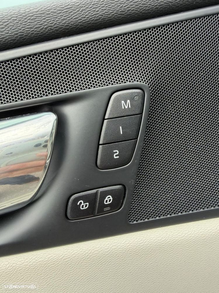 Volvo XC 60 2.0 T8 PHEV Inscription AWD - 18