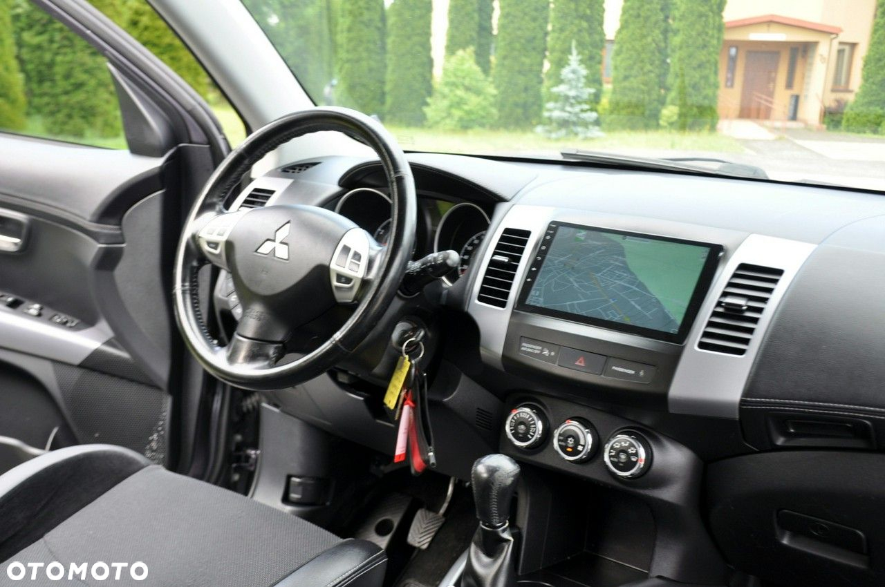 Mitsubishi Outlander - 25