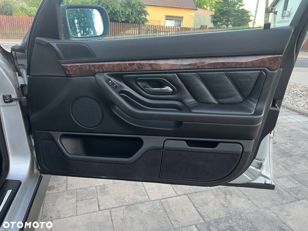 BMW Seria 7 735i L - 31