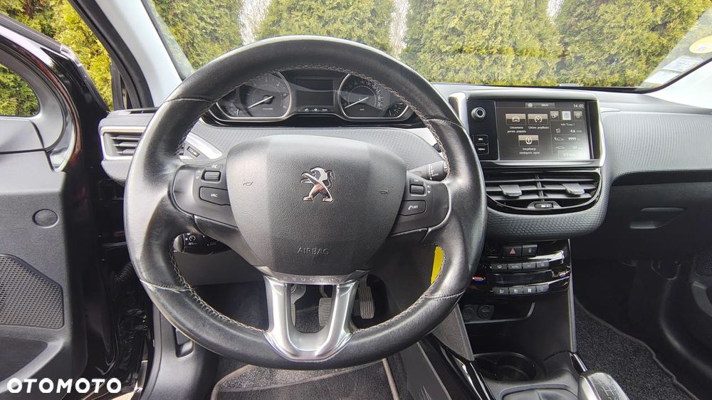Peugeot 2008 1.6 BlueHDi Allure S&S - 30