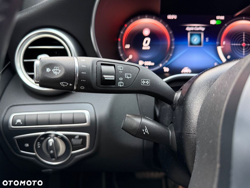 Mercedes-Benz Klasa C 300 d 4MATIC 9G-TRONIC - 29