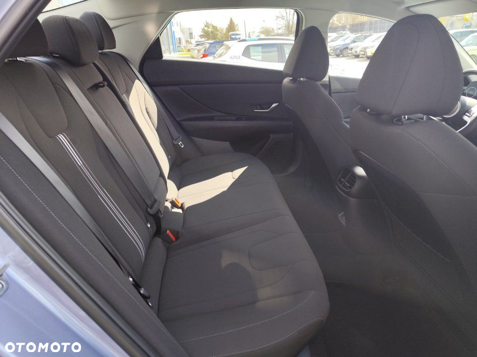 Hyundai Elantra - 5