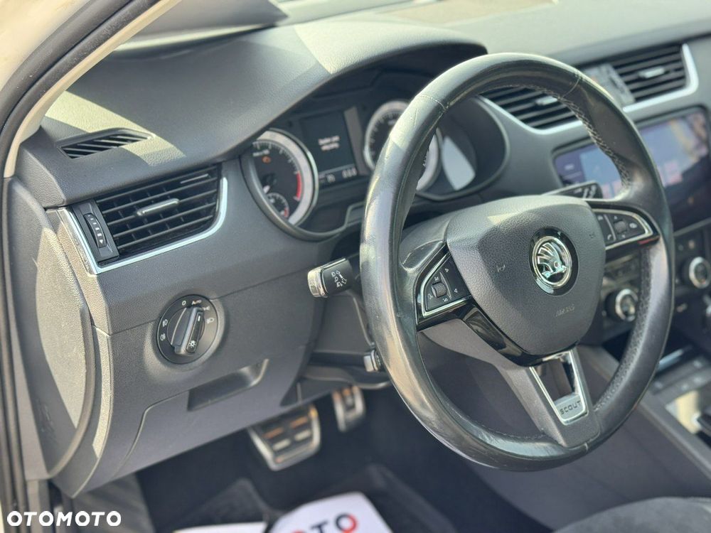 Skoda Octavia Combi 2.0 TDI 4x4 DSG Scout - 19
