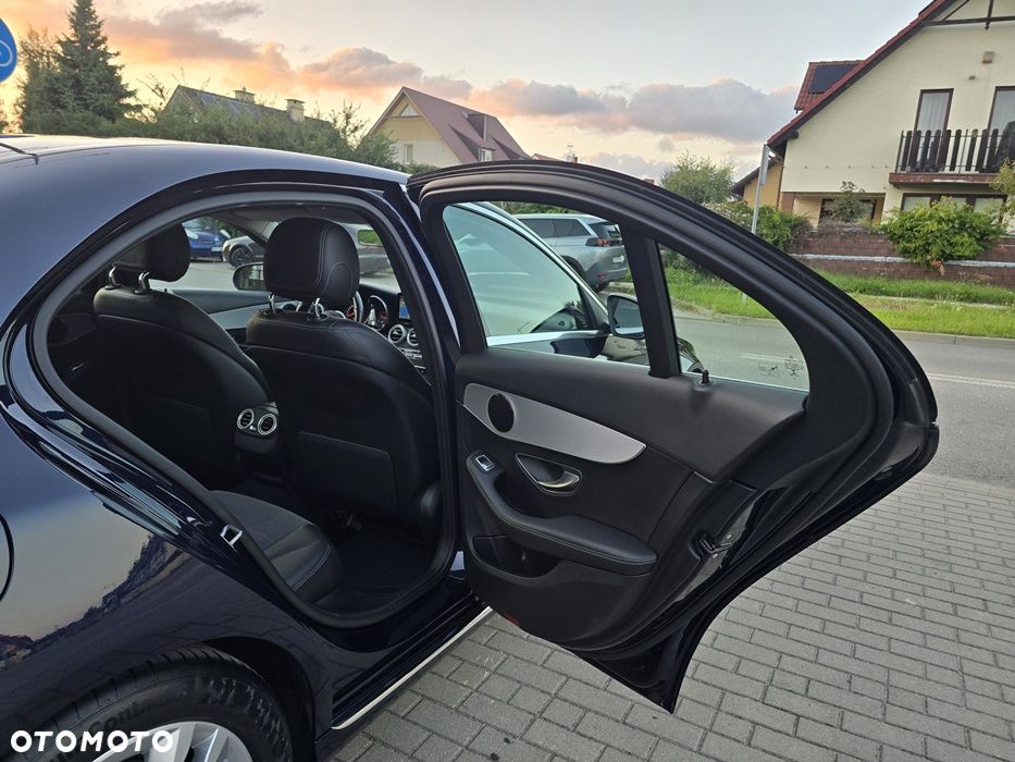 Mercedes-Benz Klasa C 220 d 9G-TRONIC - 36