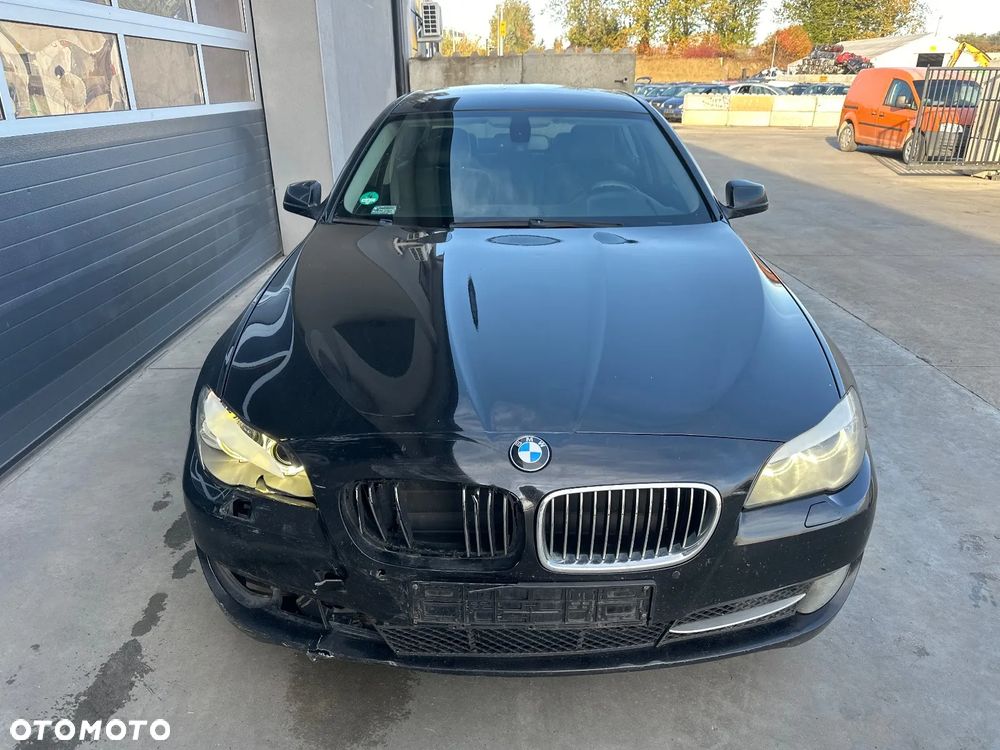 BMW Seria 5 525d xDrive - 2
