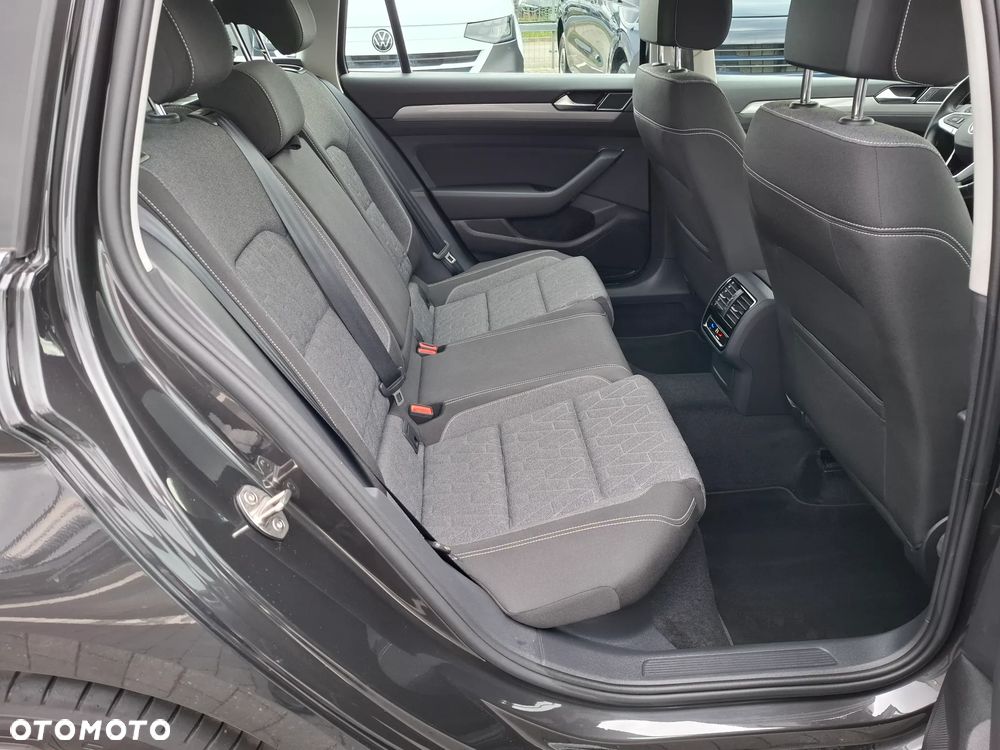 Volkswagen Passat Variant 2.0 TDI EVO Business DSG - 13