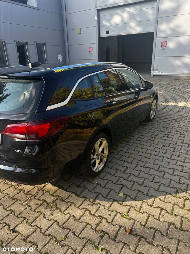 Opel Astra 1.6 CDTI Sport - 11