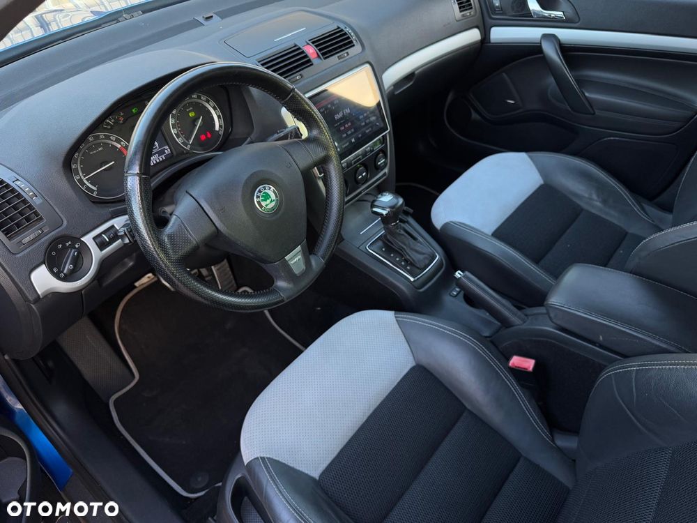 Skoda Octavia 2.0 TDI CR DPF DSG RS - 32