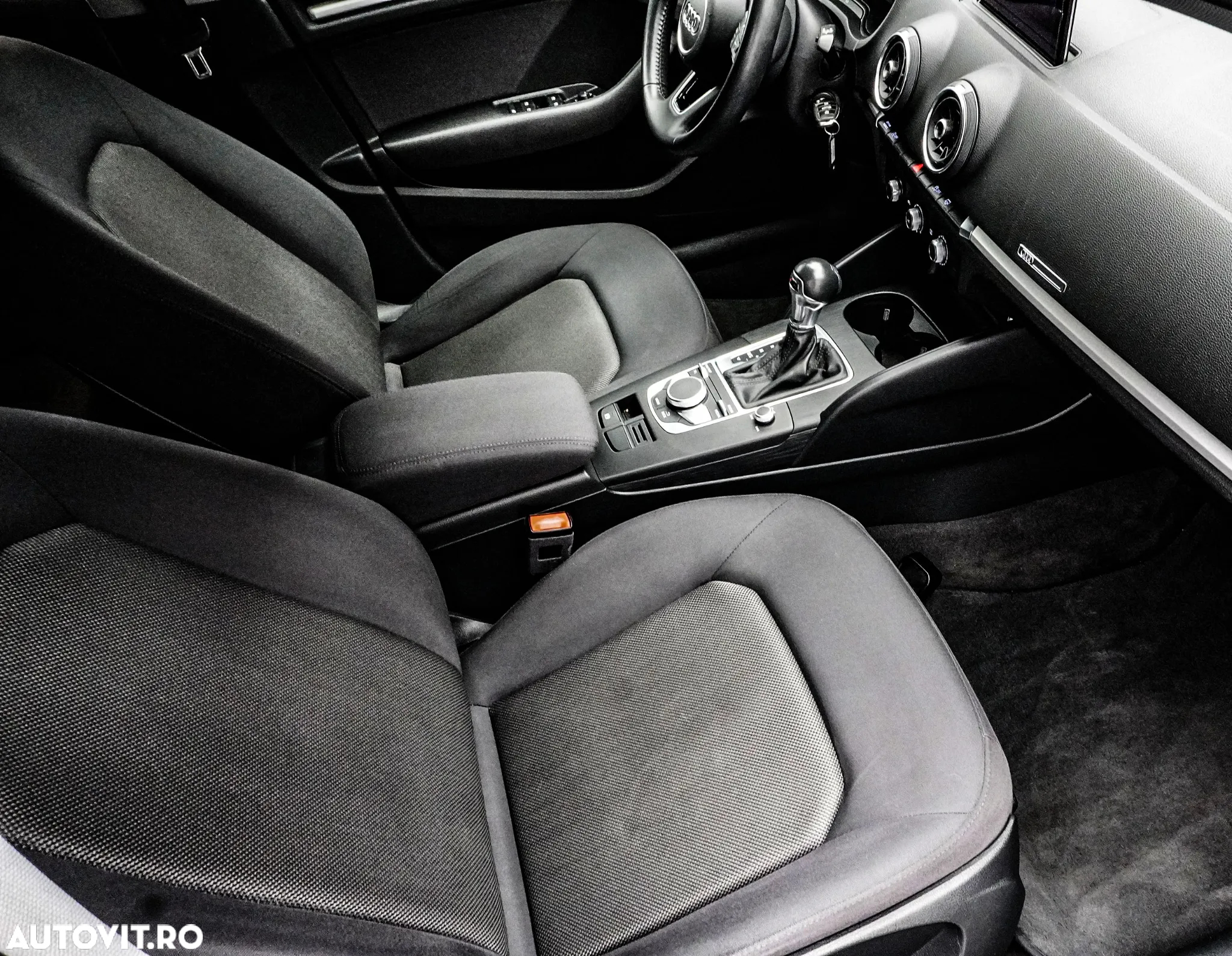 Audi A3 Sportback 1.6 TDI S tronic Design - 13