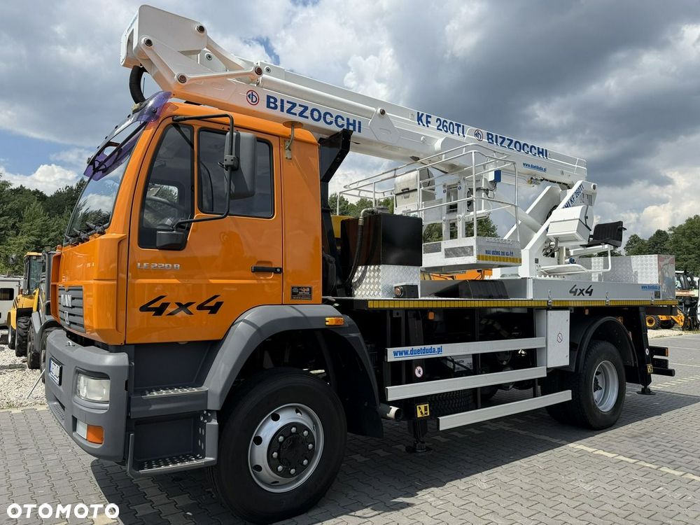 MAN LE 14.220B 4x4 Zwyżka Bizzocchi KF 260 Podnośnik Koszowy - 17
