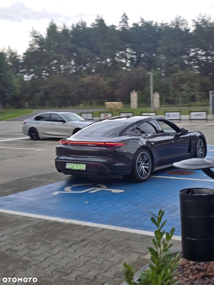 Porsche Taycan 4S - 13
